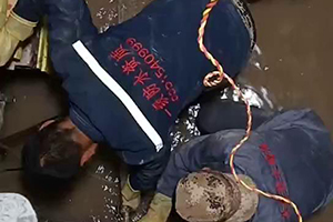 信阳电梯井堵漏施工视频